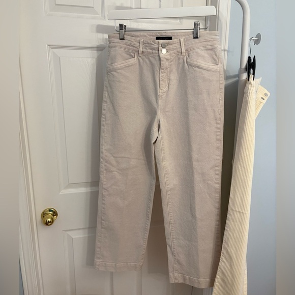 Ann Taylor Light Beige Highrise Easy Straight Leg Cropped Jeans Size 4 - Picture 4 of 9